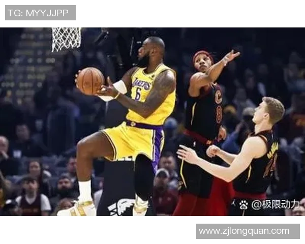 詹姆斯与开拓者激烈对决精彩瞬间回顾与图片分享